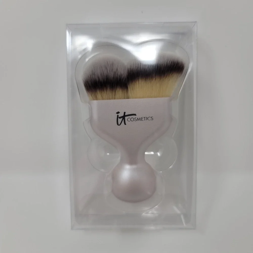 IT Cosmetics Heavenly Luxe Hello Cheekbones Highlight Contour Makeup Brush No 19